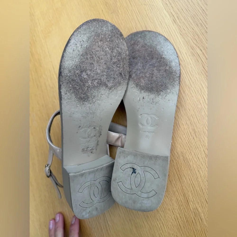 Chanel Patent Leather Thong Sandals – Size 40 - Picture 13 of 13
